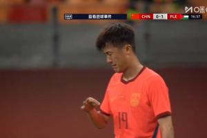 厂长啊...刘洋上半场解围变乌龙+造越位失败+传球出边线