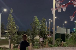 人生就像这个篮球框，怎么投都有篮！