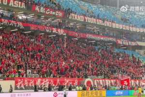 不满本场提前夺冠梦碎！现场成都